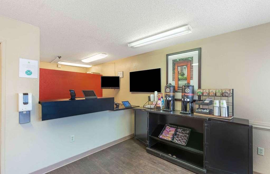 Extended Stay America Select Suites - Greensboro - Wendover Ave - Big Tree Way Interior photo