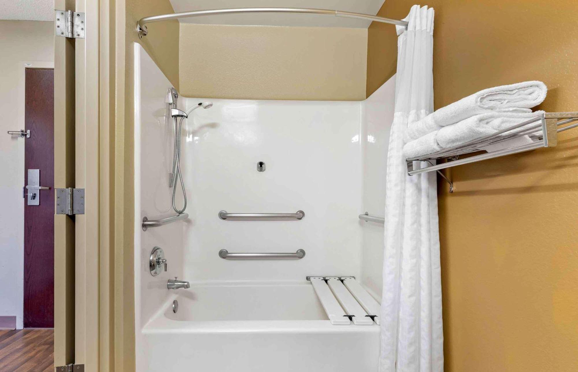 Extended Stay America Select Suites - Greensboro - Wendover Ave - Big Tree Way Exterior photo