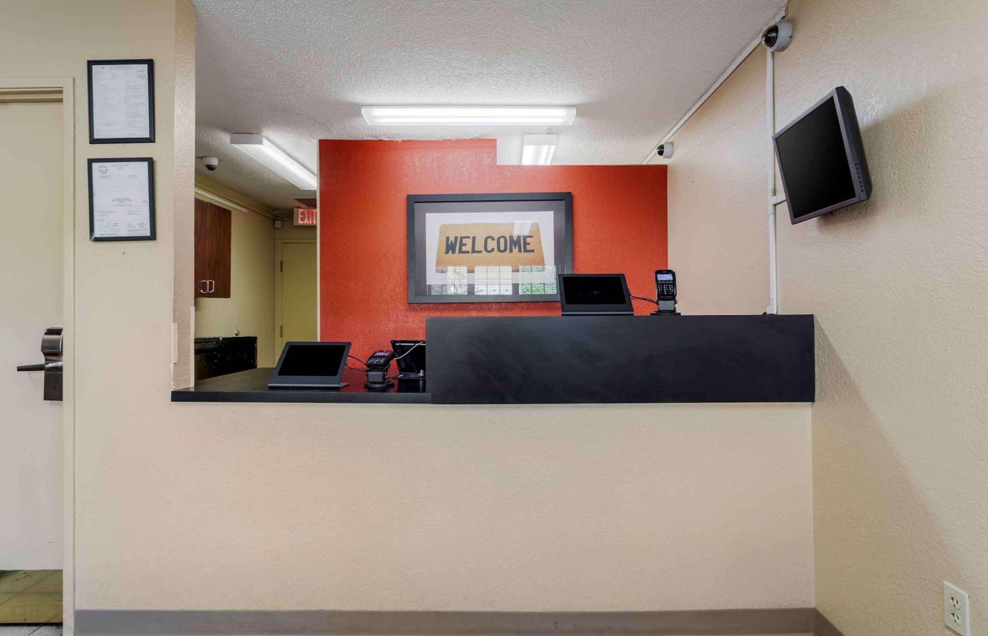 Extended Stay America Select Suites - Greensboro - Wendover Ave - Big Tree Way Exterior photo