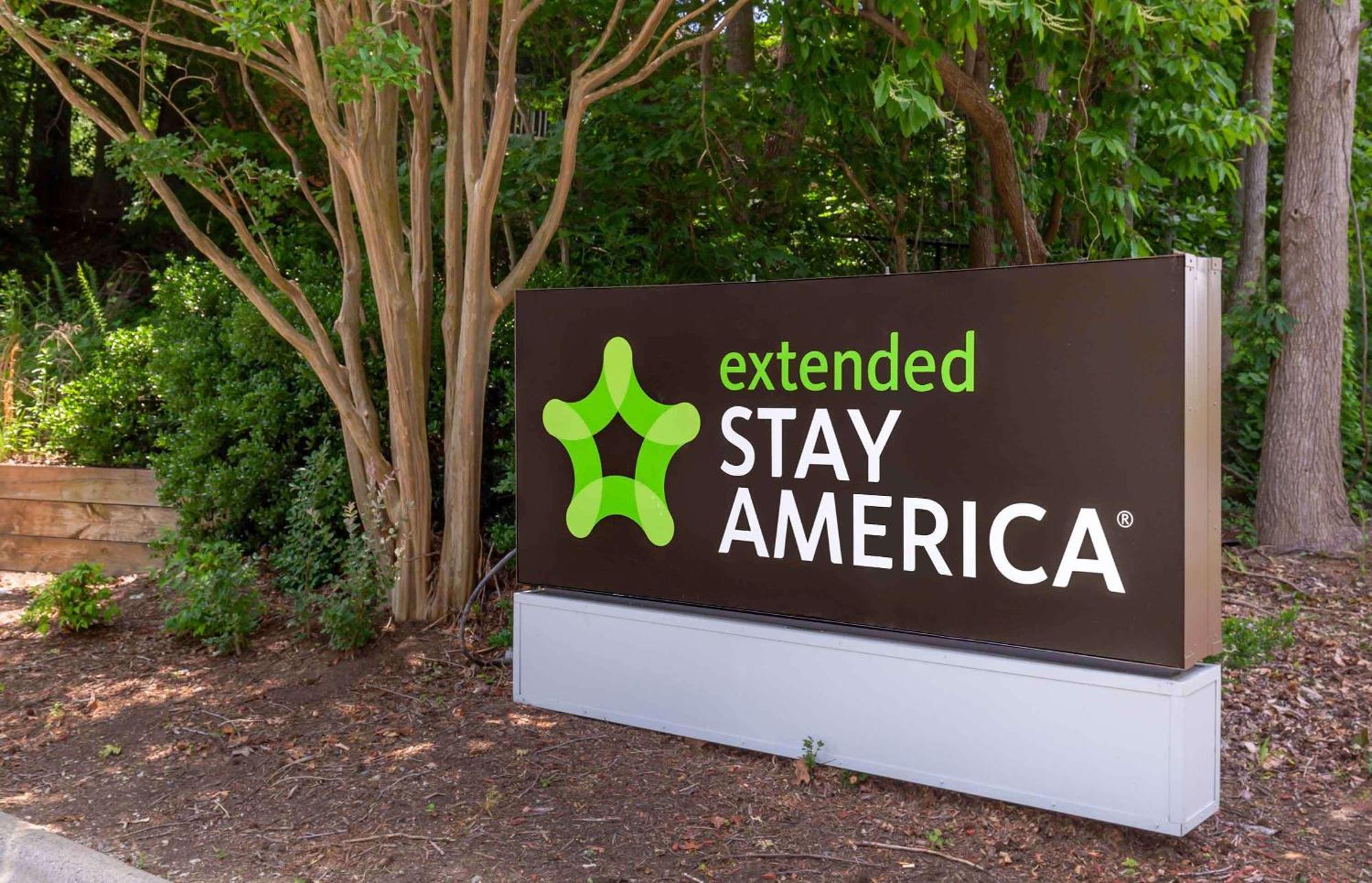 Extended Stay America Select Suites - Greensboro - Wendover Ave - Big Tree Way Exterior photo