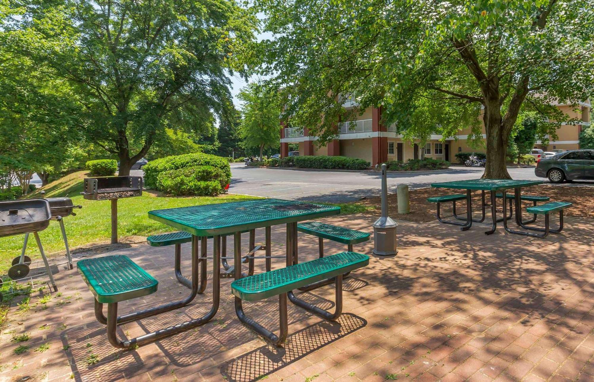 Extended Stay America Select Suites - Greensboro - Wendover Ave - Big Tree Way Exterior photo