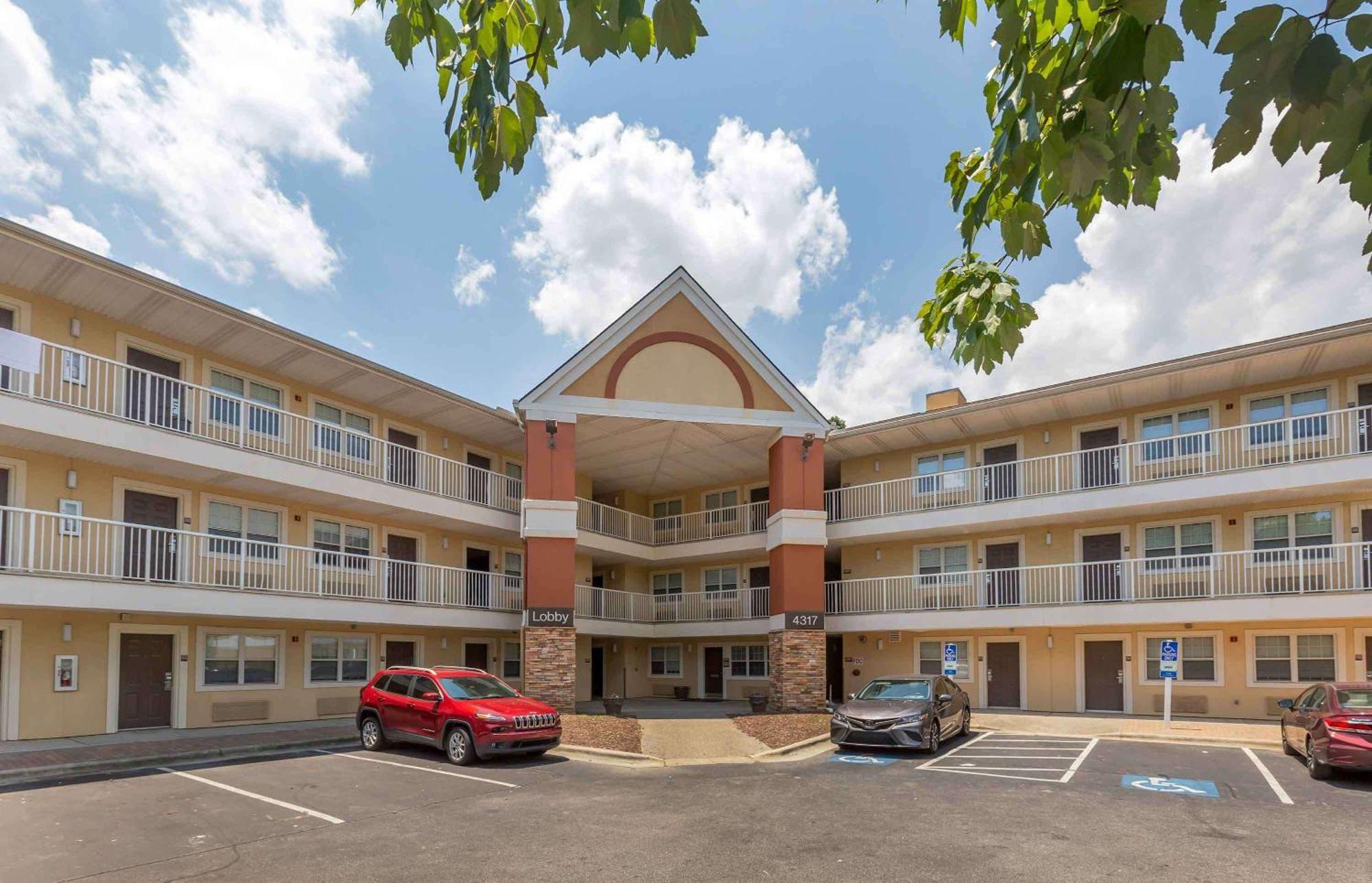 Extended Stay America Select Suites - Greensboro - Wendover Ave - Big Tree Way Exterior photo