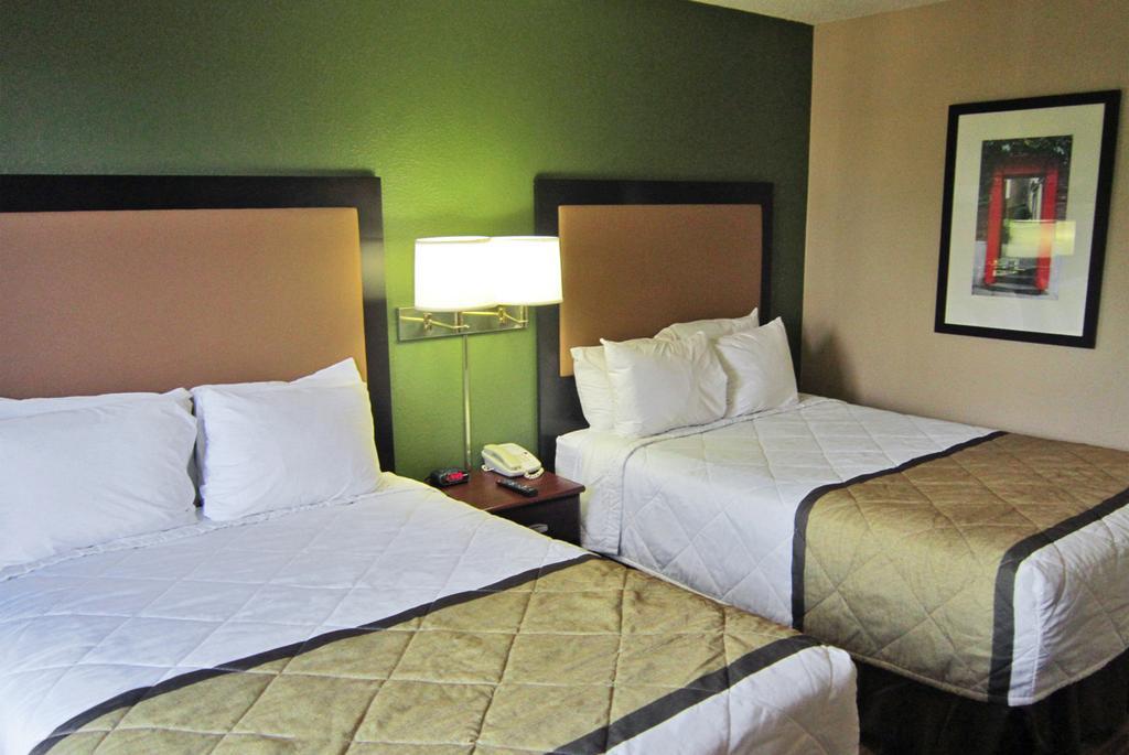 Extended Stay America Select Suites - Greensboro - Wendover Ave - Big Tree Way Exterior photo