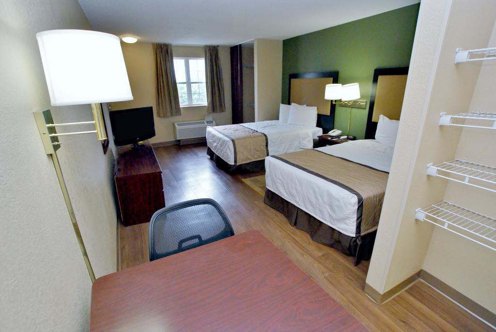 Extended Stay America Select Suites - Greensboro - Wendover Ave - Big Tree Way Exterior photo