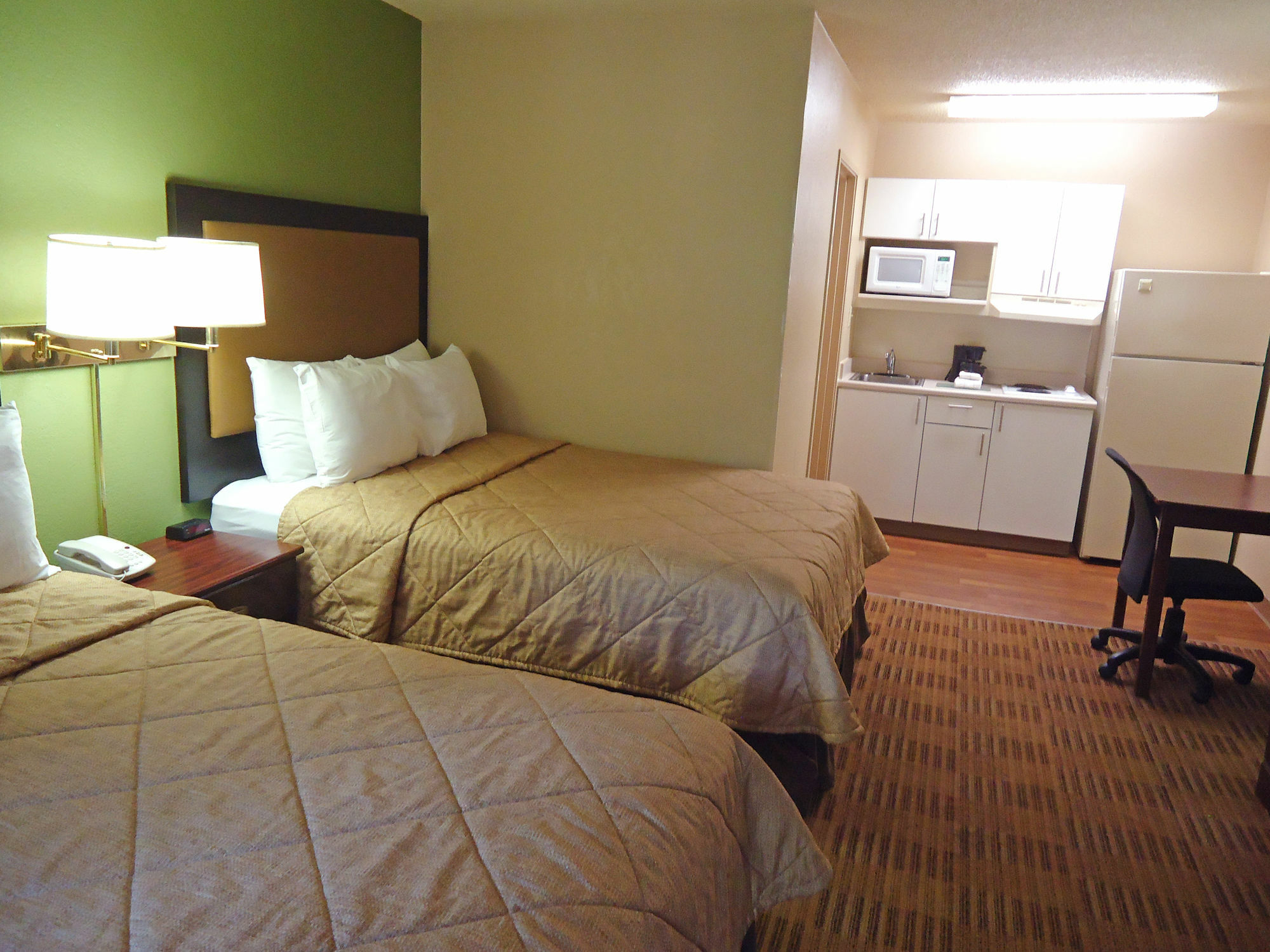 Extended Stay America Select Suites - Greensboro - Wendover Ave - Big Tree Way Exterior photo